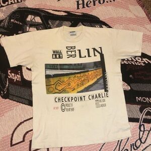 Berlin Wall Keith jarring art tee